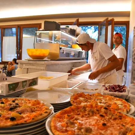 Robinia Hotel